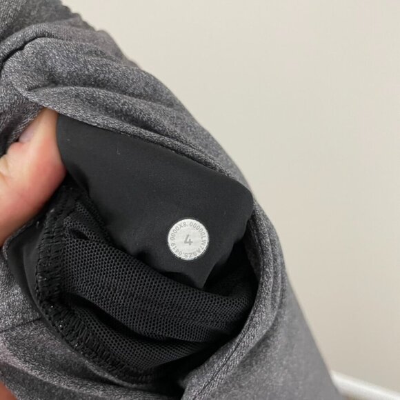 Lululemon On The Fly Shorts in Heathered Black Luxtreme Size 4 - Picture 4 of 5